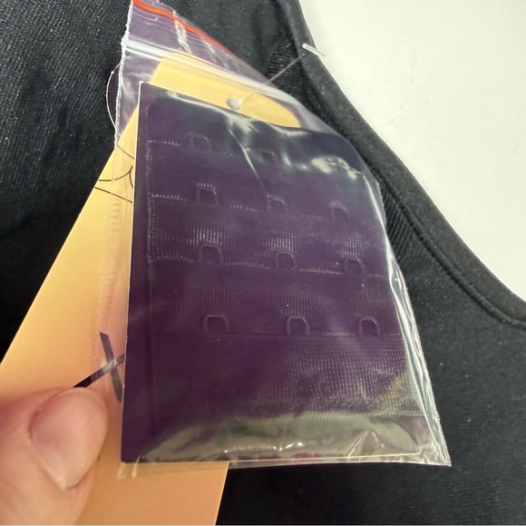 Seamless Black and Cream Bralette Set - Picture 11 of 16